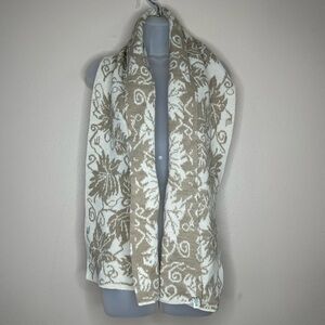 Isotoner Women’s‎ Knit leaf print wool blend reversible Scarf Multifunctional